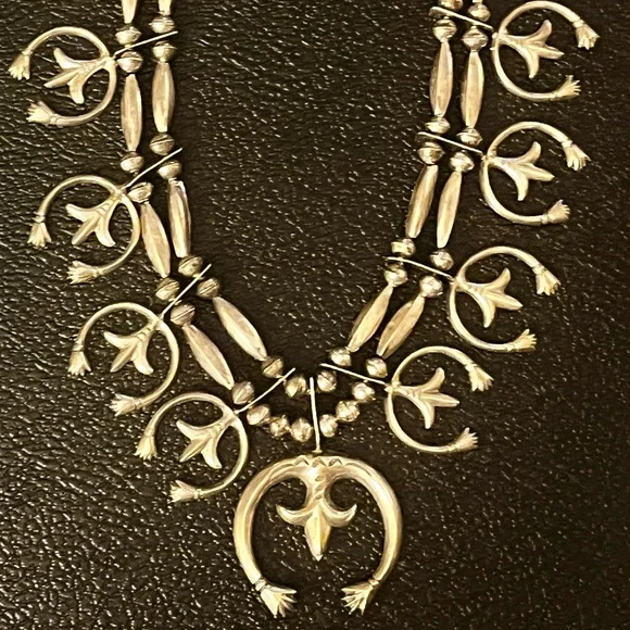 Vintage Native American sterling silver Squash necklace 28 inches long - Picture 2 of 6